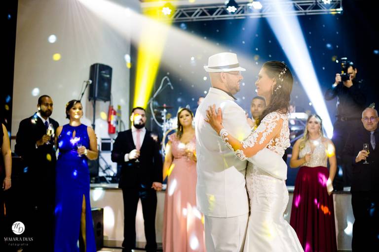 FOTOS DE CASAMENTO AO AR LIVRE NA IGREJA DE DIA DE NOITE FOTOGRAFIA MAIARA DIAS  CAMPINAS SP
