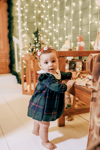 cenario de natal, casa do papai noel, moto elétrica, estídio fotografico em jau, fotografia infantil, bauru, dois córregos, fotos de natal, familia, 