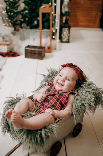 cenario de natal, casa do papai noel, moto elétrica, estídio fotografico em jau, fotografia infantil, bauru, dois córregos, fotos de natal, familia, 