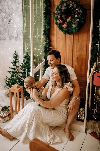 cenario de natal, casa do papai noel, moto elétrica, estídio fotografico em jau, fotografia infantil, bauru, dois córregos, fotos de natal, familia, 