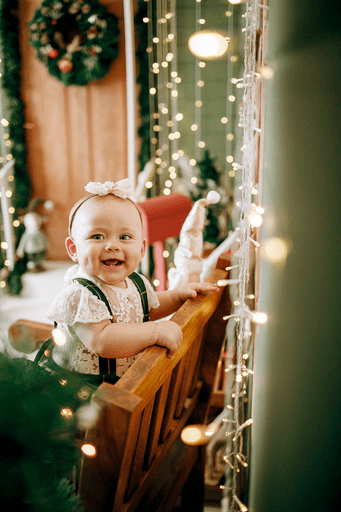 cenario de natal, casa do papai noel, moto elétrica, estídio fotografico em jau, fotografia infantil, bauru, dois córregos, fotos de natal, familia, 