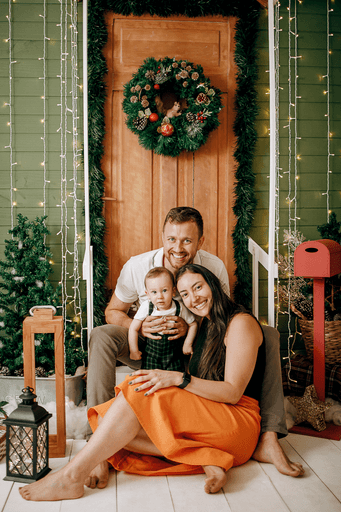 cenario de natal, casa do papai noel, moto elétrica, estídio fotografico em jau, fotografia infantil, bauru, dois córregos, fotos de natal, familia, 