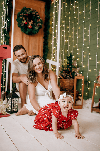 cenario de natal, casa do papai noel, moto elétrica, estídio fotografico em jau, fotografia infantil, bauru, dois córregos, fotos de natal, familia, 