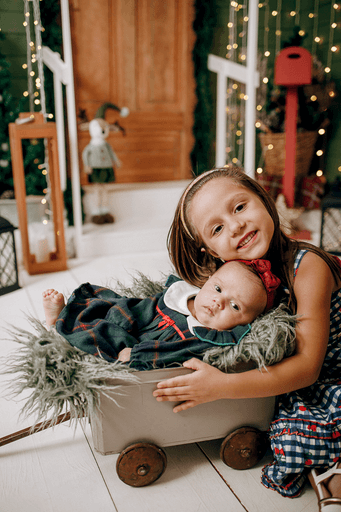 cenario de natal, casa do papai noel, moto elétrica, estídio fotografico em jau, fotografia infantil, bauru, dois córregos, fotos de natal, familia, 