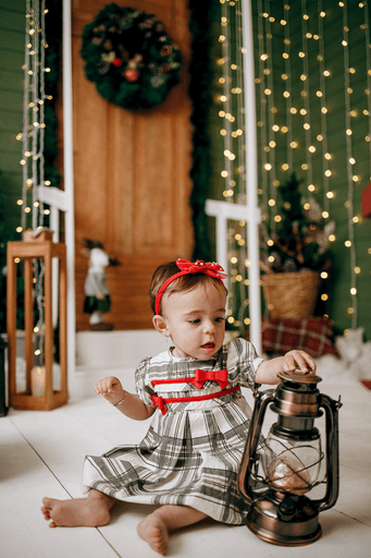cenario de natal, casa do papai noel, moto elétrica, estídio fotografico em jau, fotografia infantil, bauru, dois córregos, fotos de natal, familia, 