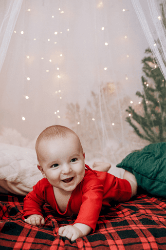 cenario de natal, casa do papai noel, moto elétrica, estídio fotografico em jau, fotografia infantil, bauru, dois córregos, fotos de natal, familia, 