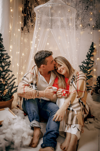 cenario de natal, casa do papai noel, moto elétrica, estídio fotografico em jau, fotografia infantil, bauru, dois córregos, fotos de natal, familia, 