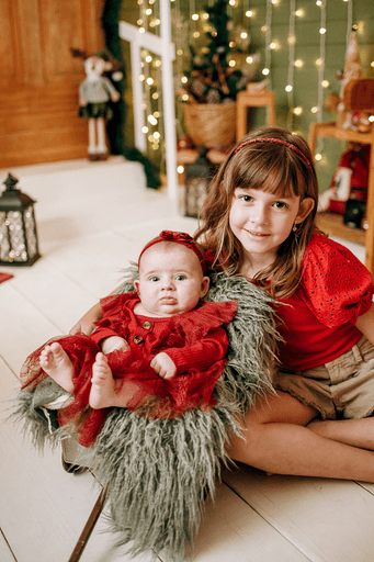 cenario de natal, casa do papai noel, moto elétrica, estídio fotografico em jau, fotografia infantil, bauru, dois córregos, fotos de natal, familia, 