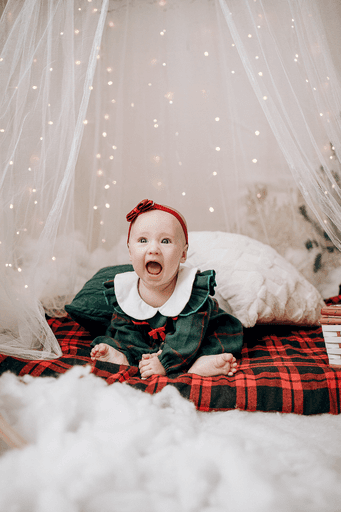 cenario de natal, casa do papai noel, moto elétrica, estídio fotografico em jau, fotografia infantil, bauru, dois córregos, fotos de natal, familia, 