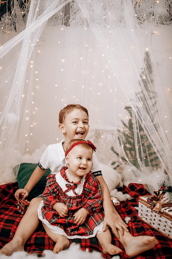 cenario de natal, casa do papai noel, moto elétrica, estídio fotografico em jau, fotografia infantil, bauru, dois córregos, fotos de natal, familia, 
