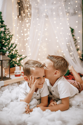 cenario de natal, casa do papai noel, moto elétrica, estídio fotografico em jau, fotografia infantil, bauru, dois córregos, fotos de natal, familia, 