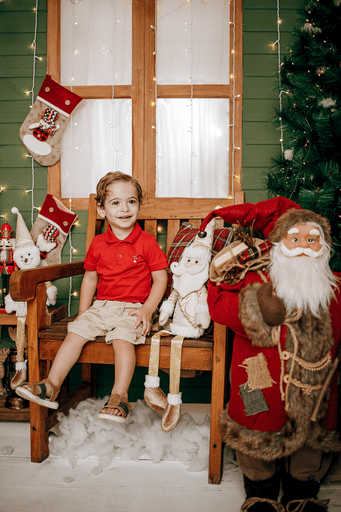 cenario de natal, casa do papai noel, moto elétrica, estídio fotografico em jau, fotografia infantil, bauru, dois córregos, fotos de natal, familia, 