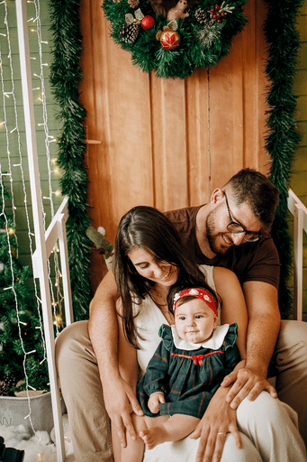 cenario de natal, casa do papai noel, moto elétrica, estídio fotografico em jau, fotografia infantil, bauru, dois córregos, fotos de natal, familia, 