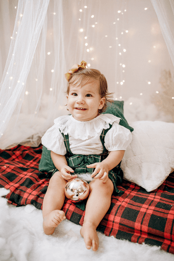 cenario de natal, casa do papai noel, moto elétrica, estídio fotografico em jau, fotografia infantil, bauru, dois córregos, fotos de natal, familia, 