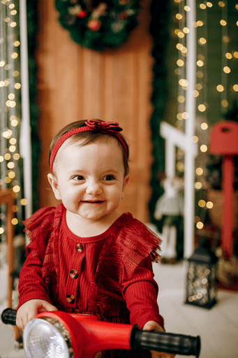 cenario de natal, casa do papai noel, moto elétrica, estídio fotografico em jau, fotografia infantil, bauru, dois córregos, fotos de natal, familia, 