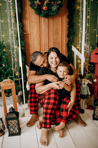 cenario de natal, casa do papai noel, moto elétrica, estídio fotografico em jau, fotografia infantil, bauru, dois córregos, fotos de natal, familia, 