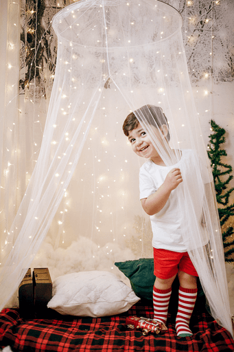 cenario de natal, casa do papai noel, moto elétrica, estídio fotografico em jau, fotografia infantil, bauru, dois córregos, fotos de natal, familia, 