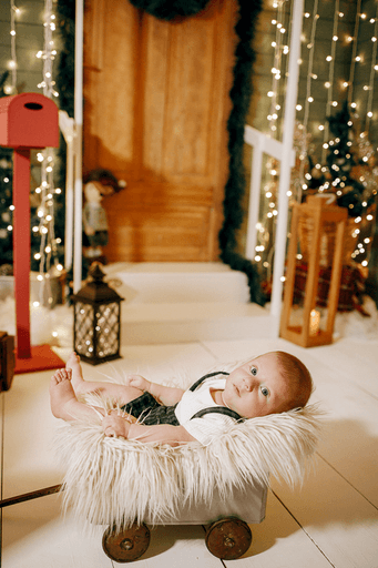 cenario de natal, casa do papai noel, moto elétrica, estídio fotografico em jau, fotografia infantil, bauru, dois córregos, fotos de natal, familia, 