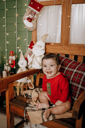 cenario de natal, casa do papai noel, moto elétrica, estídio fotografico em jau, fotografia infantil, bauru, dois córregos, fotos de natal, familia, 