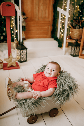 cenario de natal, casa do papai noel, moto elétrica, estídio fotografico em jau, fotografia infantil, bauru, dois córregos, fotos de natal, familia, 