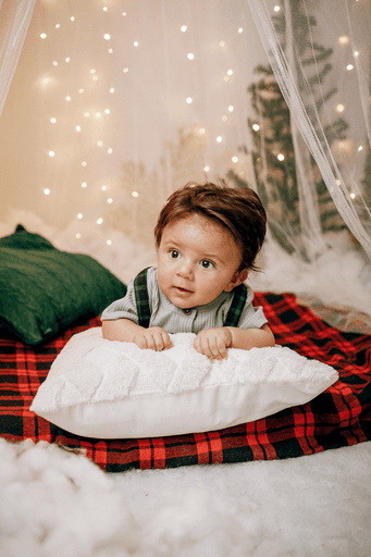 cenario de natal, casa do papai noel, moto elétrica, estídio fotografico em jau, fotografia infantil, bauru, dois córregos, fotos de natal, familia, 