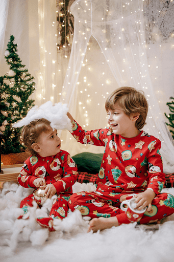 cenario de natal, casa do papai noel, moto elétrica, estídio fotografico em jau, fotografia infantil, bauru, dois córregos, fotos de natal, familia, 