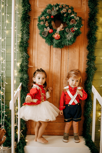 cenario de natal, casa do papai noel, moto elétrica, estídio fotografico em jau, fotografia infantil, bauru, dois córregos, fotos de natal, familia, 