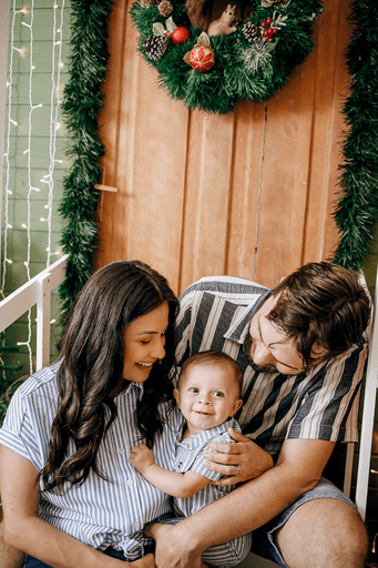 cenario de natal, casa do papai noel, moto elétrica, estídio fotografico em jau, fotografia infantil, bauru, dois córregos, fotos de natal, familia, 