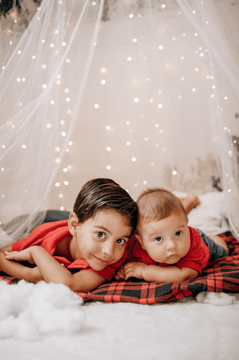 cenario de natal, casa do papai noel, moto elétrica, estídio fotografico em jau, fotografia infantil, bauru, dois córregos, fotos de natal, familia, 