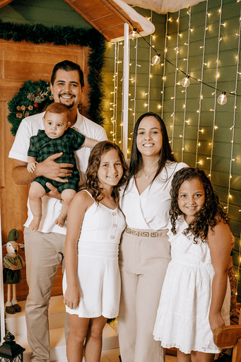 cenario de natal, casa do papai noel, moto elétrica, estídio fotografico em jau, fotografia infantil, bauru, dois córregos, fotos de natal, familia, 