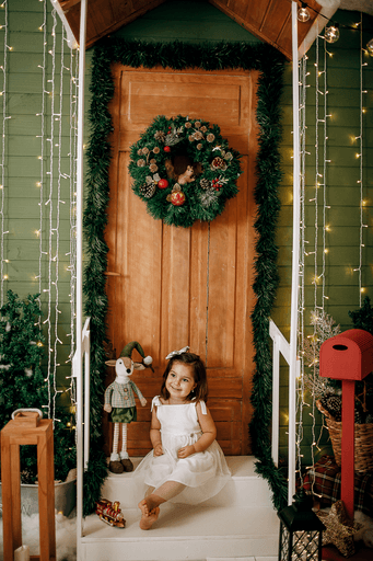 cenario de natal, casa do papai noel, moto elétrica, estídio fotografico em jau, fotografia infantil, bauru, dois córregos, fotos de natal, familia, 