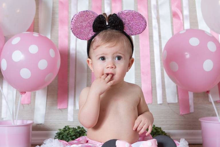 ensaio fotografia smash the cake para menina , fotografia de criança, foto de bebê, foto de menina,   ensaio fotografico  minnie rosa, minnie rosa fotografia