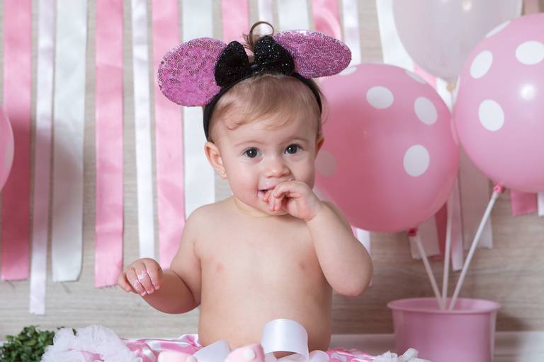 ensaio fotografia smash the cake para menina , fotografia de criança, foto de bebê, foto de menina,   ensaio fotografico  minnie rosa, minnie rosa fotografia