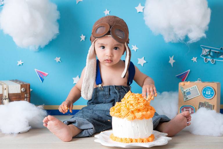 ensaio fotografia smash the cake para menino com tema Aviador , fotografia de criança, foto de bebê, foto de menino