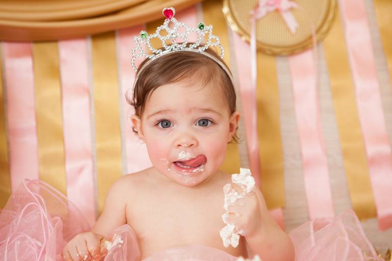 ensaio fotografia smash the cake para menina , fotografia de criança, foto de bebê, foto de menina,  tema princesas