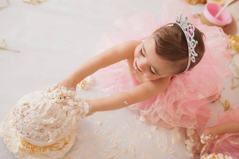 ensaio fotografia smash the cake para menina , fotografia de criança, foto de bebê, foto de menina,  tema princesas