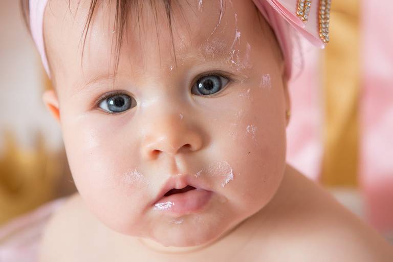 ensaio fotografia smash the cake para menina , fotografia de criança, foto de bebê, foto de menina,  tema princesas