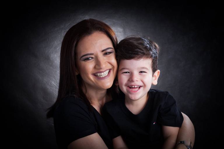 Retrato fotográfico sorriso mãe e filho