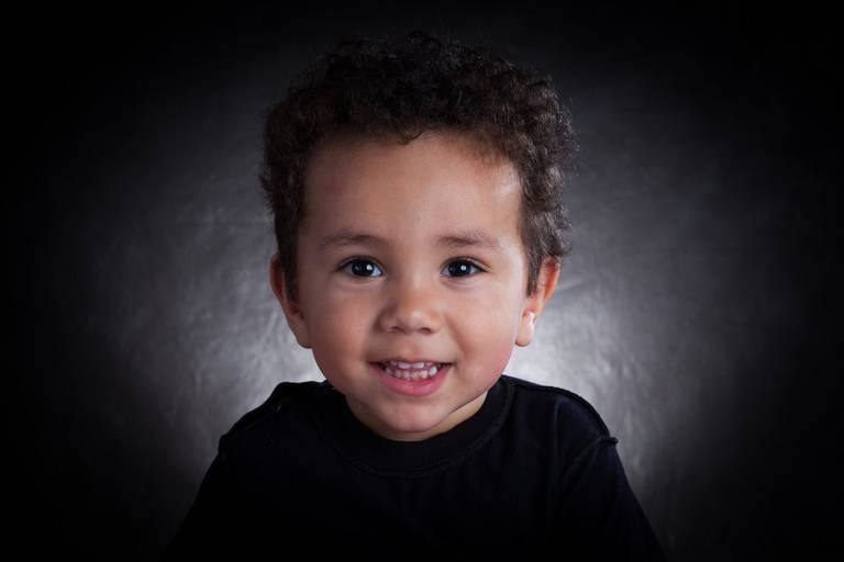 retrato fotográfico de bebê em estúdio. Foto de bebê