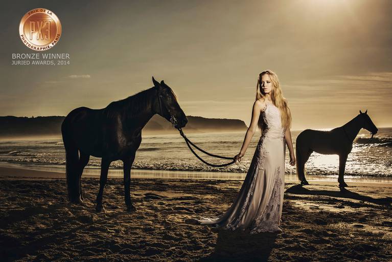 Foto de ensaio premiado no PX3 de paris, prix de paris, prix de la photographie, Editorial com tema cavalos, noivas.