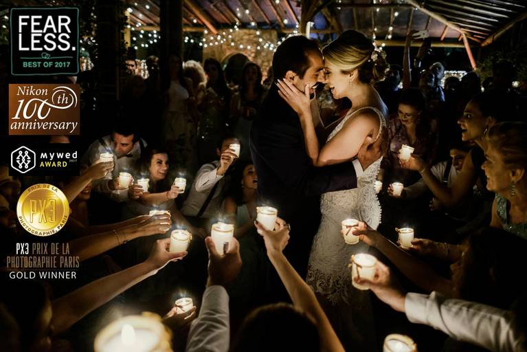Foto de casamento premiada Fearless, Nikon 100 aniversario, Mywed, PX3, Prix de la photographie Paris, primeira danca do casal, velas, danca com velas, renata xavier, renata xavier fotografia, fotografia de casamento