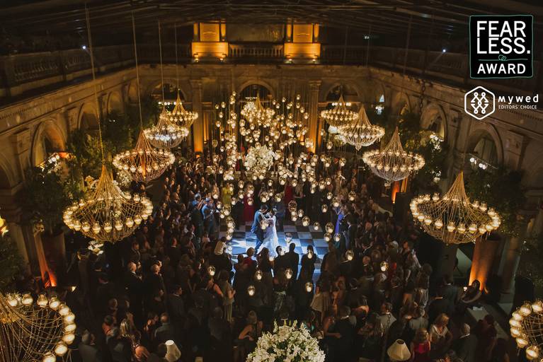 Foto premiada no mywed e fearless. Primeira dança dos noivos, festa no parque laje.