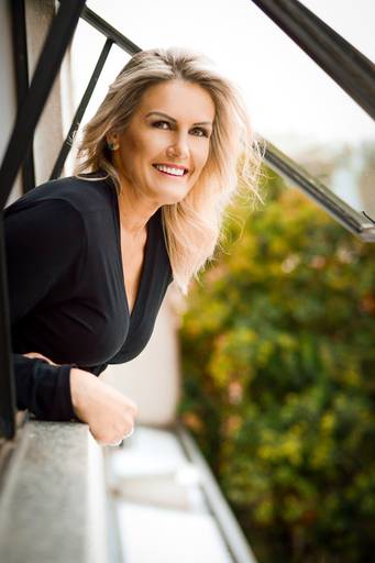 Ensaio sensual em estúdio Graciele Kuster em Campo Largo, pelo melhor fotógrafo de Curitiba e região, Michel Druziki.