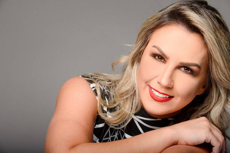 Ensaio sensual em estúdio Ana Paula Baroni em Campo Largo, pelo melhor fotógrafo de Curitiba e região, Michel Druziki.