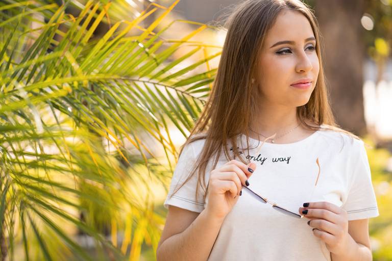 ensaio curitiba  menina 15 anos externo com oculos de sol 