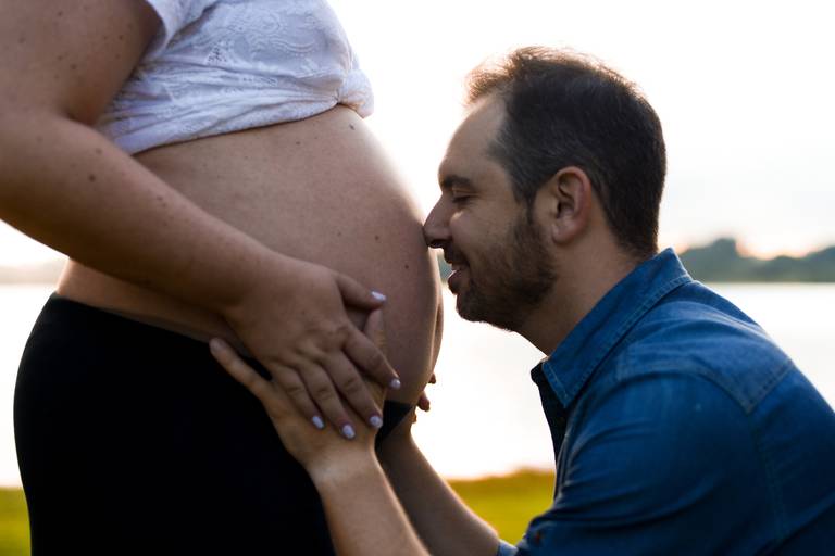 Ensaio de gestante fotografado pelo melhor fotógrafo de ensaios de campo largo e Curitiba.