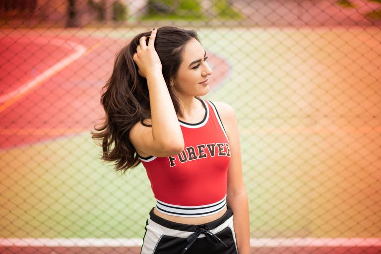 ensaio curitiba  menina 15 anos em frente a quadra de basquete 