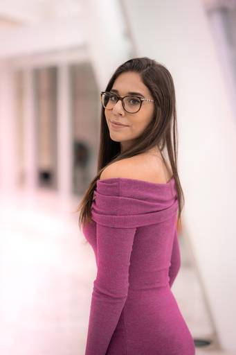 Michel druziki melhor fotografo de curitiba e campo largo ensaio externo de 15 anos, menina de óculos e vestido rosa 