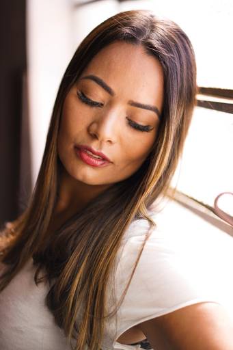 ensaio em estudio curitiba modelo na janela