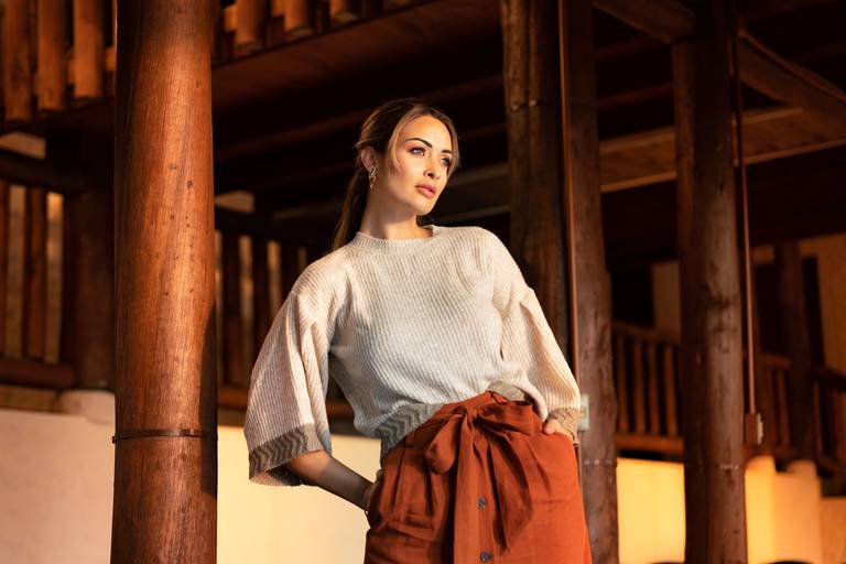 Michel Druziki melhor fotógrafo de campo largo e Curitiba modelo de saia e blusa de lã  por do sol ensaio feminino 